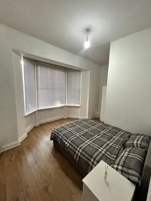 Leicester Spacious Flat With Free Parking Eksteriør bilde