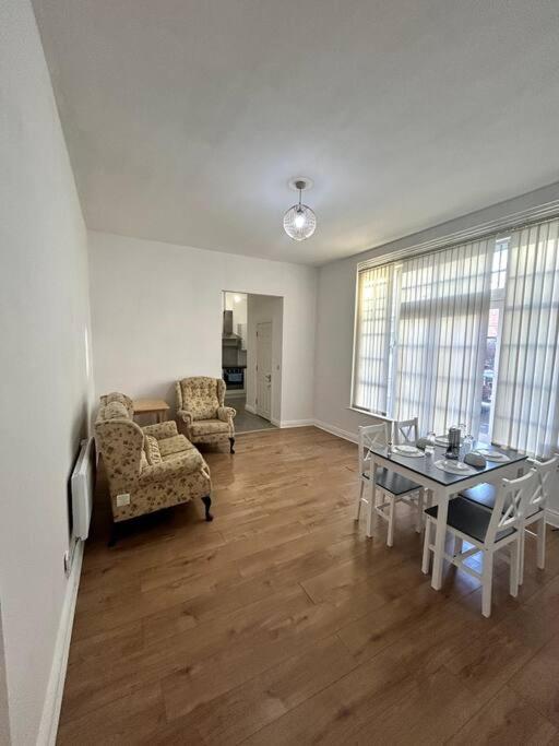 Leicester Spacious Flat With Free Parking Eksteriør bilde